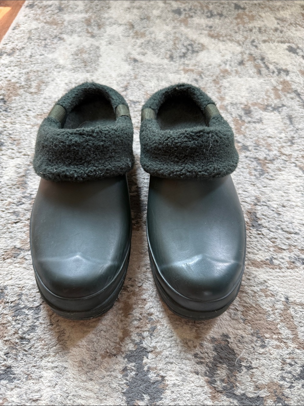 Hunter women’s size 8 green clogs